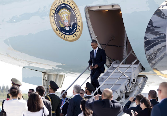 Obama’s Ungraceful Exit from Air Force One, America’s Ungraceful Exit from Asia